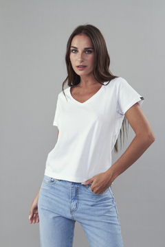 Remera V Nest - comprar online