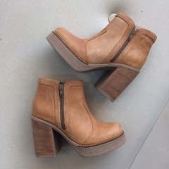 Bota Corta Penelope Taco Alto - comprar online