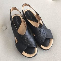 Sandalia Acolchada Cruzada Penelope - comprar online