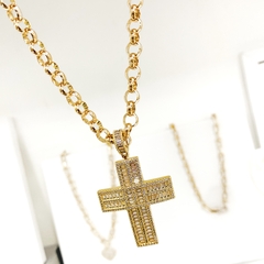 COLAR CRUCIFIXO GLAM EM SEMIJOIA