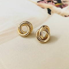 BRINCO NÓ PEQUENO EM SEMIJOIA - Bijoux Maysa Úrsula