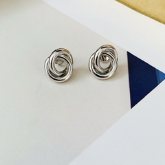 BRINCO NÓ PEQUENO EM RÓDIO BRANCO - Bijoux Maysa Úrsula