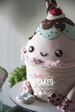 Custom Cakes - Amélie Cupcakes