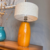 Lámpara de mesa LAC color mostaza - Beco Interiores 