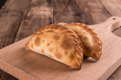 Empanadas de pollo con salsa blanca x12