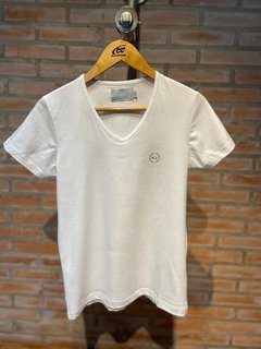 BASIC V NECK SLIM TEE 01301-000 - comprar online