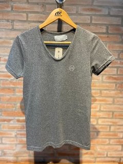 BASIC V NECK SLIM TEE 01301-000 en internet