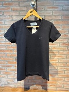 BASIC V NECK SLIM TEE 01301-000 - NARROW QUILMES