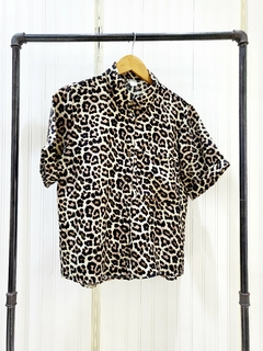 CAMISA M/C SEDA ARRUGADA ANIMAL PRINT