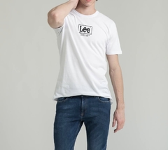 REMERA M/CORTA LEE LOGO ATRAS - Síntesis 