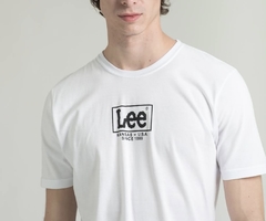 REMERA M/CORTA LEE LOGO ATRAS en internet