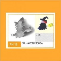 BRUJA CON ESCOBA