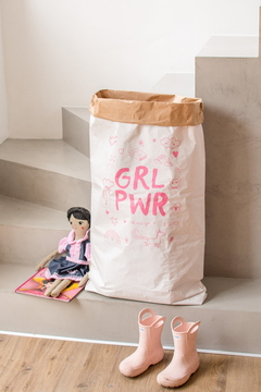 paperbag Girl Power en internet