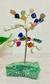 Árbol multi color con base de piedra