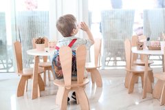 Mesa infantil + 4 sillas - Alquiler