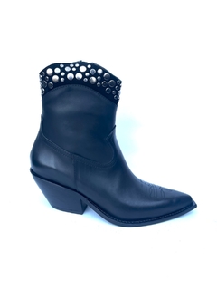 Bota de cuero con tachas Troncoso (310) - comprar online