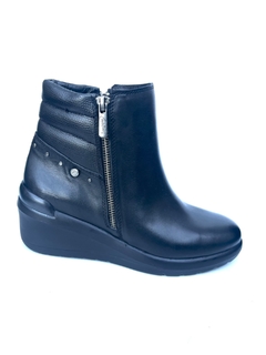 Bota de cuero con tachas Cavatini (42-2093)