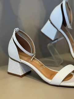 Sandália Vizzano Coméia Branco - comprar online