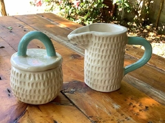 Juego de lecherita y azucarera con tapa