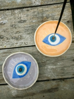 Porta Sahumerio ojo con fondo color - comprar online