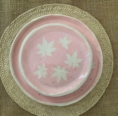 Juego de platos color rosa con hojas - comprar online