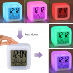 Reloj Despertador Alarma Temperatura Y 7 Luces De Colores en internet