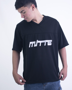 REMERA DEPORTIVA "NUEVE" - comprar online