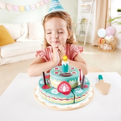 Conjunto Interativo Feliz Aniversário em Madeira, da Hape - Bolo de Brinquedo com música e luz