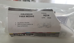 Calzador plástico flexible para medias