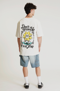 REMERA DONT GROW UP