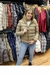 Campera de mujer con corderito en el interior y capucha fija.