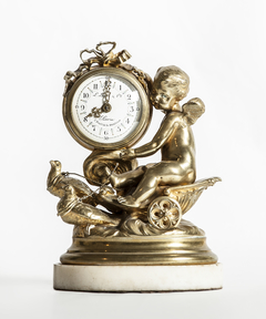 Reloj Francés, escultura de ángel en bronce. Firmado