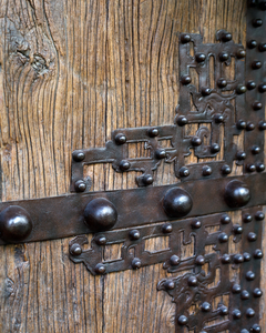 Puertas Chinas del siglo XVII en madera y hierro en internet
