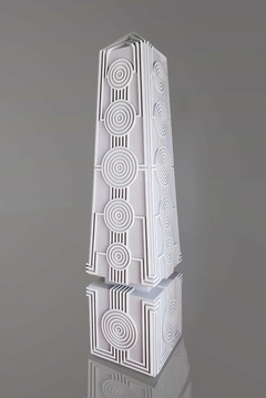 Obeliscos "Arrival" en madera y pintura acrílica por L. Schmidt - comprar online