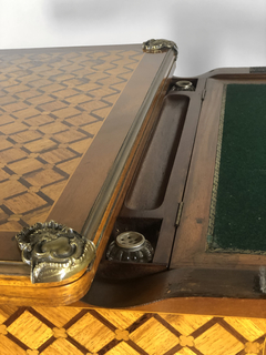 Mesa de juego Francesa Circa 1860 en caoba, marqueterie y bronce