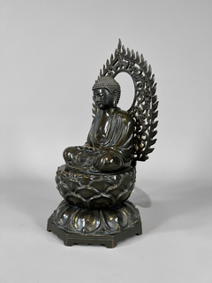 Escultura Buda en bronce empavonado con coronamiento - comprar online