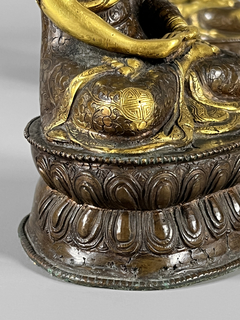 Budas en bronce empavonado y dorado