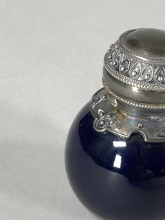 Perfumero azul con tapa de bronce - comprar online