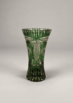 Vaso de cristal transparente y verde.