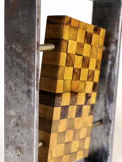 Obra " Damero" en madera y hierro en internet
