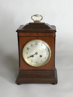 Reloj de apoyo Inglés con caja de caoba Circa 1880