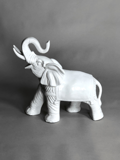 Escultura de elefante en porcelana alemana en internet