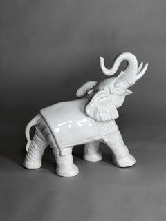 Escultura de elefante en porcelana alemana