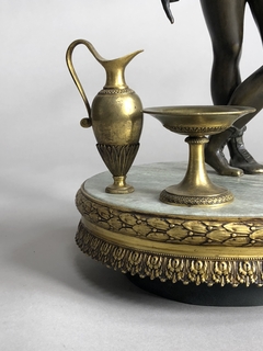 Escultura Francesa en bronce con base de mármol Siglo XVIII - comprar online
