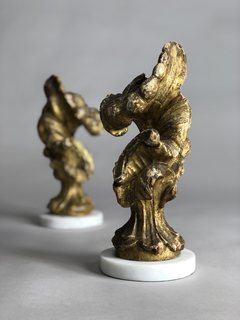 Imagen de Finials italianas en madera tallada y dorada con mármol