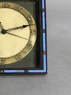Reloj de apoyo cuadrado antiguo en internet