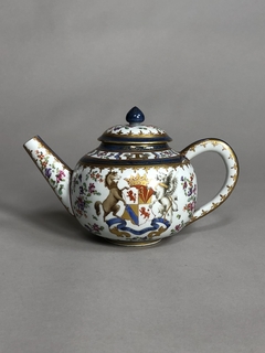 Tetera de porcelana China con decoración Armorial