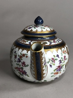 Imagen de Tetera de porcelana China con decoración Armorial