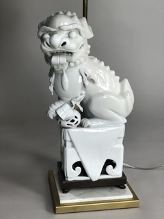Lámpara perro Fau en porcelana Blanc de Chine. Siglo XX en internet