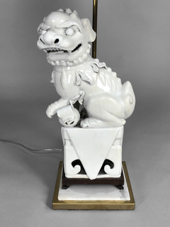 Lámpara perro Fau en porcelana Blanc de Chine. Siglo XX